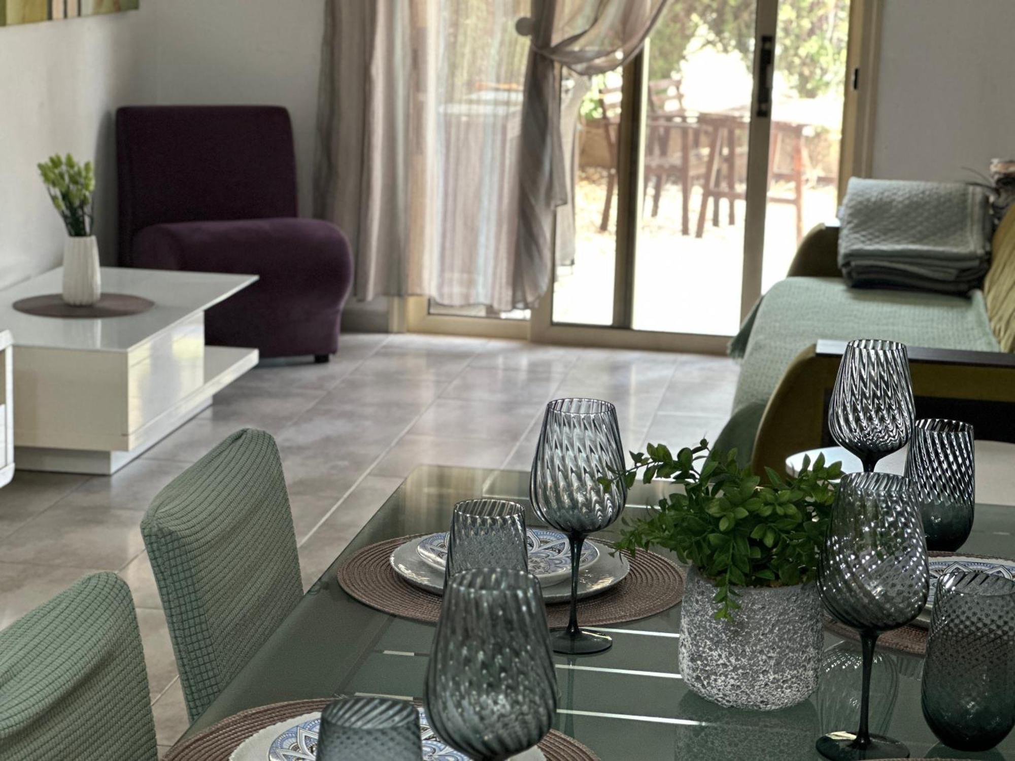 Beautiful Near The Sea And A Large Private Garden Apartament Pafos